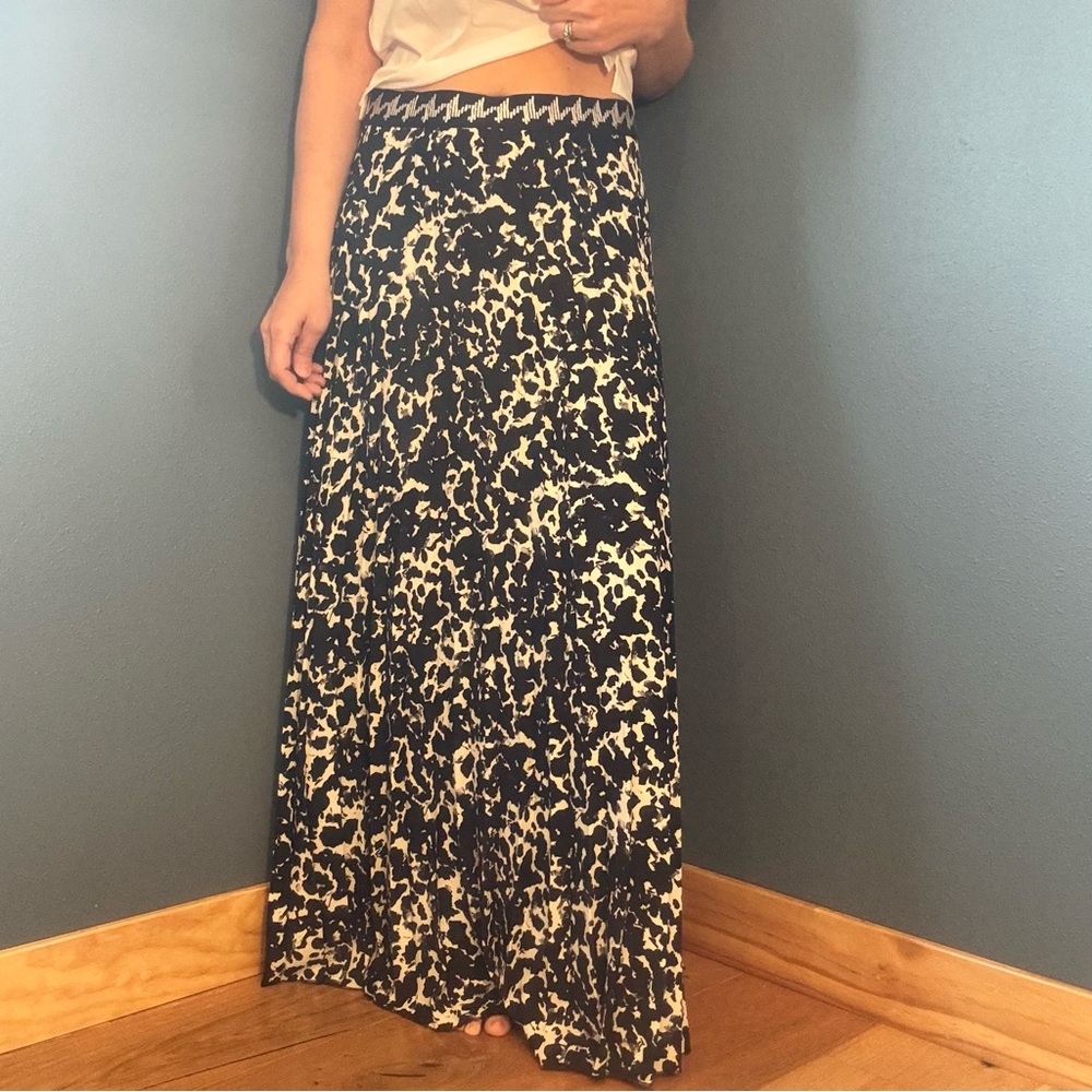 Sfizio Made in Italy Black & White Floor Length Print Maxi Skirt size 8/L - Picture 4 of 16